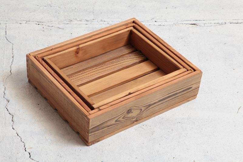 drewniana-taca-skrzynka-ze-starych-desek