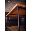stolik-industrialny- ze-starego-drewna-i-metalu-z-odzysku-na-izolatorach